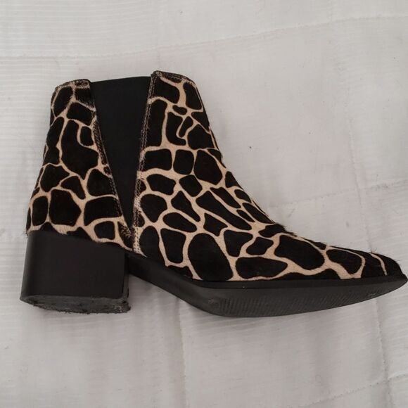 COPY - Giraffe print booties - Picture 2 of 4